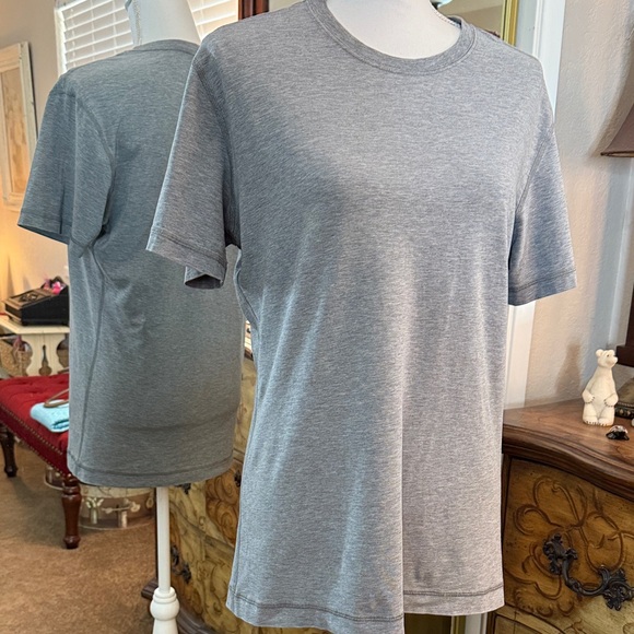lululemon athletica Classic Gray Short Sleeve Tee - Picture 1 of 8